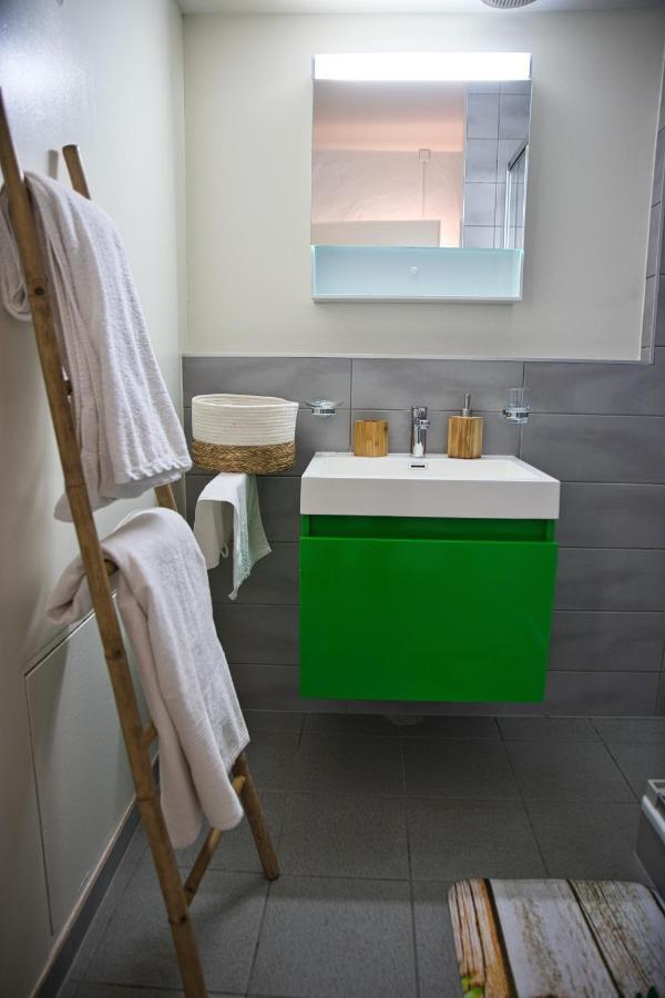 Chill Home : Appartement Cocooning Avec Jacuzzi Grandson Экстерьер фото